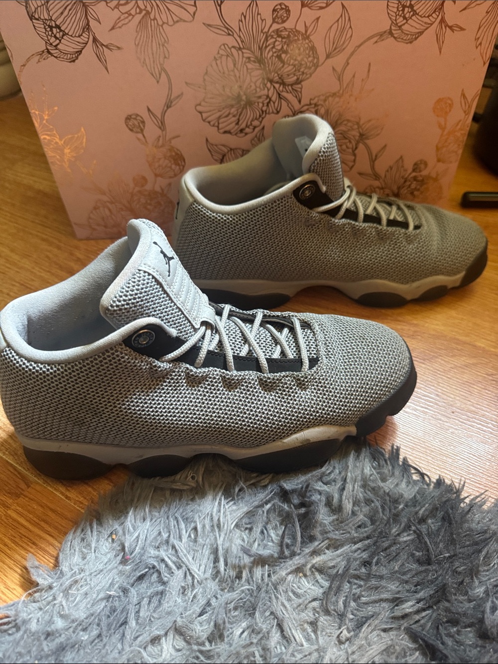 Jordan Low-Top Grey Mesh Sneakers. Size US 7Y, UK 6, EUR 40